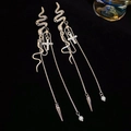 Silberne Schlangen-Quastenohrringe mit Kreuzanhängern und weißen Perlen im Gothic-Stil - Silberne Schlangen-Kreuz-Quaste (925 Sterling Silver Earring Post)
