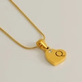 Collier cœur doré avec gravure lettre Q et diamant monté sur une chaîne serpent - Lettre Q