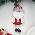 Dettaglio di un addobbo natalizio a forma di Babbo Natale in iuta e feltro bianco - Babbo Natale