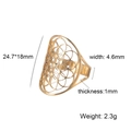 Anello dorato con motivo a fiori traforati e specifiche dettagliate delle dimensioni - Oro