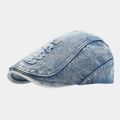 Detail der gewaschenen Denim-Schirmmütze mit Vintage-Löchern und weißer Stickerei - Verstellbar / Mittelblau
