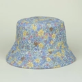 Détail du chapeau bob bleu clair à fleurs montrant les coutures et la texture du tissu - Vert