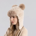 Cappello invernale in peluche beige con pompon, berretto con paraorecchie per donna - Beige