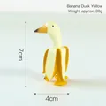 Figurina creativa gialla anatra banana decorazione da scrivania misure 7x4 cm - Piccola Anatra Banana Gialla
