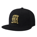 Cappellino snapback nero con ricamo gotico dorato e visiera piatta in stile streetwear - Oro Nero