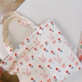Dettaglio della borsa tote in tela con simpatica stampa di coniglio rosa e tulipani - Fiocco Coniglio