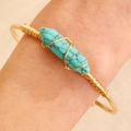 Gouden armband met omwikkeld draad en een zeshoekige turquoise steen in retrostijl - Blauw K-128