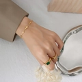 Bracciale a croce in acciaio inossidabile placcato oro 18K con anello di pietra verde - 16+5cm / Oro