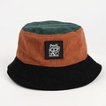 Dettaglio cappello a secchiello in velluto a coste color-block con toppa a forma di gatto - 58cm / Nero Caffè Verde Scuro