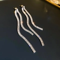 Macro delle nappe in argento con scintillanti zirconi bianchi a forma di onda per le orecchie - Argento (Perno in argento)