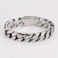 Dettaglio del bracciale a catena cubana in acciaio inox argento con chiusura quadrata - 15mm di Larghezza x 22cm di Lunghezza