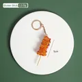 Portachiavi realistico cibo grigliato con texture arancione e mini spiedino da 5 cm - Spiedino di glutine arrostito
