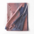 Écharpe artistique rose et bleu marine au toucher cachemire avec détails de franges - Bleu