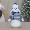 Pupazzo di neve blu stile nordico 38cm con maglione in maglia e sciarpa a quadretti - Stile Cappello con Paraorecchie Blu (YH239907 A) / Blu Mediterraneo