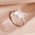 Minimalistischer verstellbarer Katzenring aus Silber auf rosa Satin-Stoff - Katzensilhouetten-Stil (294) / Stahlfarbe