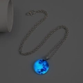 Leuchtende Mond-Halskette mit blau glühendem Nebel und silberner Metallkette für Damen - Blau Leuchtende Halskette