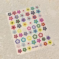 Stickers à ongles fleurs mates 3D colorées avec détails dorés et pois, M-424 - Style de Fleurs Colorées 3D (M-424)