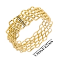 Detailansicht der 0,7 cm Breite und 1,7 cm Durchmesser des goldenen Netzrings - Gold