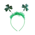 Détail du serre-tête Saint-Patrick vert avec trèfles à paillettes et décor en plumes - Serre-tête en Plumes de Trèfle
