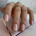 Faux ongles courts carrés avec motifs floraux blancs et feuilles d'or sur fond rose - Style Fleur Blanche Et Feuille d'Or Rose Nude(JP3746)