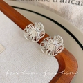 Silver-plated vintage hollow flower earrings with pleated texture and geometric design - E6757 Silver Hollow Crinkled Flower