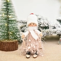 Rosa Weihnachts-Fransen-Skifahrer-Puppe mit Holzskiern und weißer Strickmütze - Rosa Kleidung Weißer Hut Ski-Junge