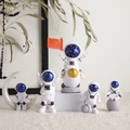 Set di 5 statuette di astronauti bianco e oro per decorazioni domestiche e regali - Set da 5 Pezzi Cielo Stellato (Versione Razzo)