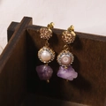 Vintage lange Ohrhänger mit lila Rohstein und goldenen Perlenakzenten für Damen - Doppelseitige Perlen Amethyst Barock Ohrringe