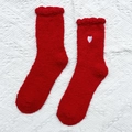 Calze spesse in pile corallo rosso con ricamo a cuore rosa e bordo arrotolato - Taglia unica / Rosso