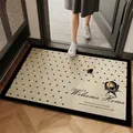 Beigefarbene Türmatte mit schwarzen Sternen und Rosen für den stilvollen Eingang - Beige Blumige Begrüßung