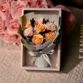 Scatola regalo con rose di sapone arancioni e rosa con nastro elegante JUST YOU - 7 Rose Champagne Arancio Chiaro (3076-2)