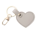 Llavero de cuero en forma de corazón color topo con costuras y herrajes dorados - Gris claro