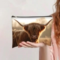 Highland cow print makeup bag with large capacity and durable zipper closure - Realistic Highland Cow Face (jiayingpbb099)