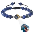 Détail du bracelet de projection photo en lapis-lazuli bleu foncé avec corde tressée - Lapis-lazuli - Bracelet Personnalisé