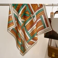Pañuelo de seda cuadrado de moda con estampado tejido en verde y naranja en percha - 68*68cm / Naranja
