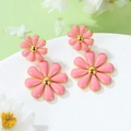 Pendientes de margaritas rosas en acero inoxidable chapado en oro de 18k sobre base blanca - Pendientes Colgantes Doble Flor Rosa