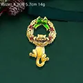 Christmas cat wreath brooch in gold and green enamel, 3.3cm x 5.7cm festive pin - Gold Cat Wreath Style (YNCP7248 Gold)