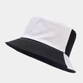 Dettaglio della tesa con cuciture a contrasto su un cappello da pescatore bianco e nero - M (56-58cm) / Patchwork Nero e Bianco