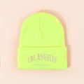 Détail de la broderie Los Angeles sur un bonnet en tricot vert néon de style vintage - Taille unique / Jaune Néon