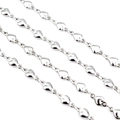 Macro shot of silver heart-shaped chain links with S925 hallmark and polished finish - Heart Chain / 1m