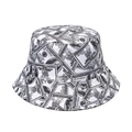 Detalle del sombrero de pescador con estampado detallado de billetes de dólar en negro - Estampado de dólares estadounidenses en blanco y negro