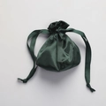 Lustrous green satin drawstring storage bag for cosmetics and silk eye masks - Trend Green