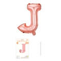 Detailansicht von roségoldenem Folienballon Buchstabe J mit Verpackung und Strohhalm - Buchstabe J / Roségold