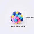 Gedetailleerd overzicht van een 6cm kleurrijke pluche kattenbal met zachte textuur - Medium 6CM / Kleurrijke Geluidmakende Pompon
