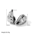 Orecchini irregolari in metallo liquido finitura argento, dimensioni di 3,26cm - Stile Irregolare Metallo Liquido-Argento