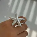 Anello regolabile a stella marina in finitura argento con texture a grana realistica - Stile Stella Marina (KB718) / Stella Marina Argento (KB718)