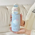 Light blue kids insulated water bottle with cartoon cloud lid and floral prints - 550ml / Shell Pearl