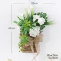 Cesto di fiori da parete con gigli bianchi e succulente in vimini intrecciato - Cesto di Piante Grasse