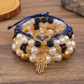 Detail van boho-armbanden met Hand van Fatima, Boze Oog en blauwe kralenhanger - Donkerblauw Wit Hamsa Hand (M-542)
