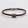 Braunes Lederarmband mit goldener Zirkon-Zylinderperle und Magnetverschluss - Braun
